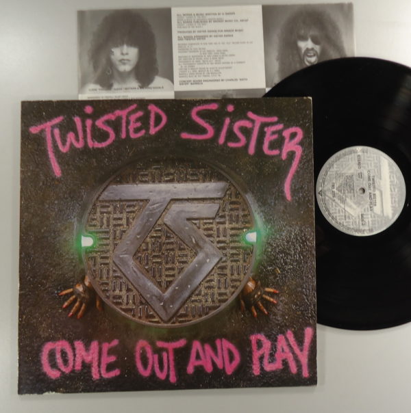 Twisted Sister – Come Out And Play