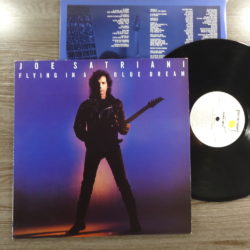 Joe Satriani – Flying In A Blue Dream