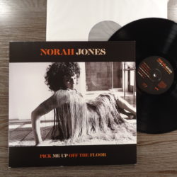 Norah Jones – Pick Me Up Off The Floor