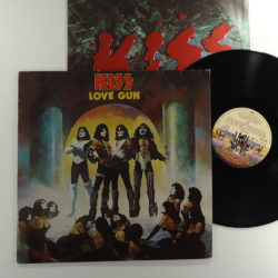 Kiss – Love Gun