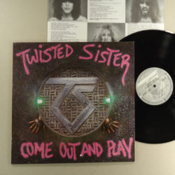 Twisted Sister – Come Out And Play